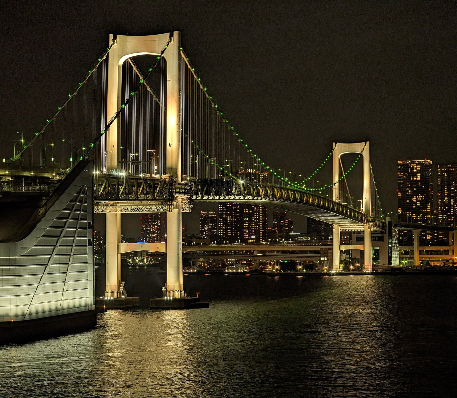 お台場から見たレインボーブリッジの夜景