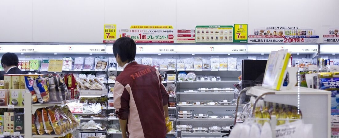 カスハラ対策、10月1日から全企業に義務化。土下座の強要や無断撮影、会社は何をするのか確かめてみた