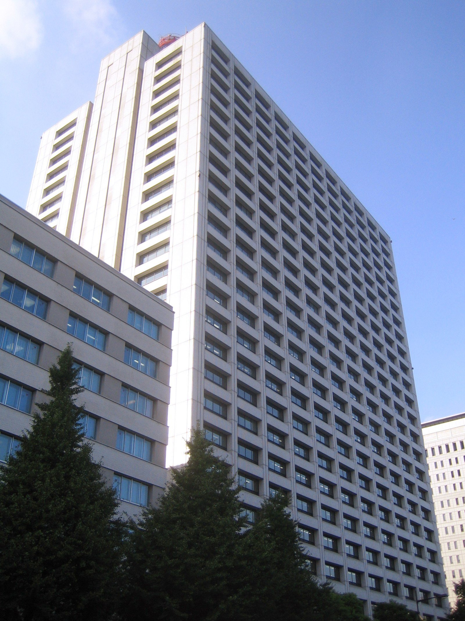 厚生労働省が入る中央合同庁舎第5号館（資料写真・ウィキメディア・コモンズ）