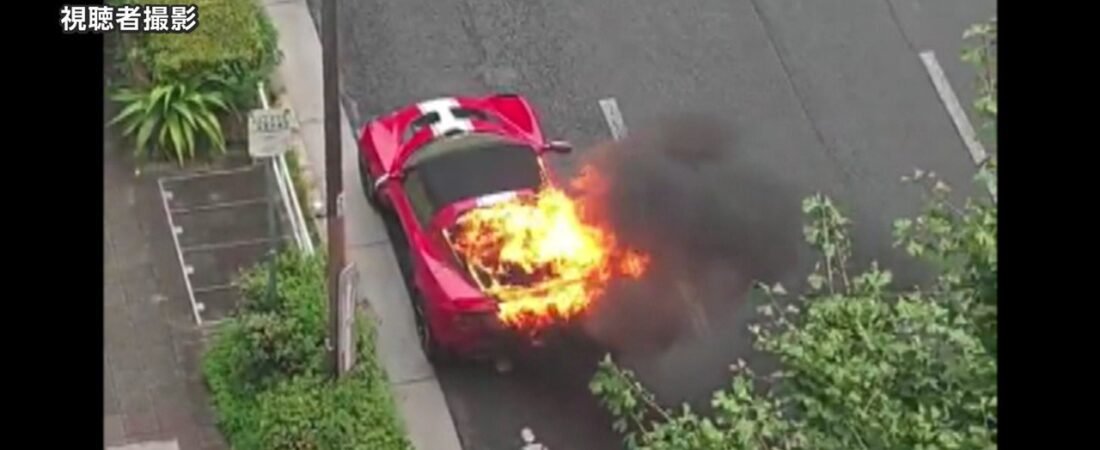都内でスポーツカー炎上、後続バイクの一言が救った