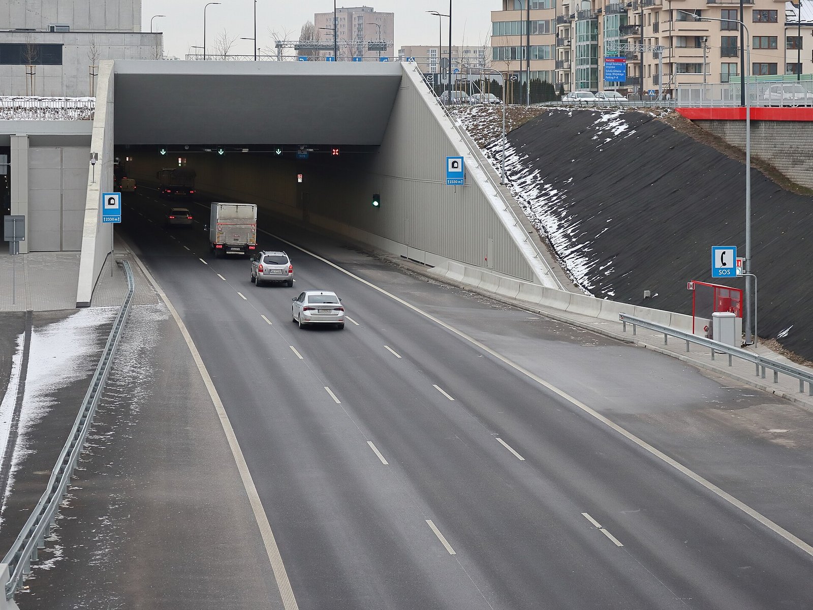 高速道路のトンネル。イメージ画像