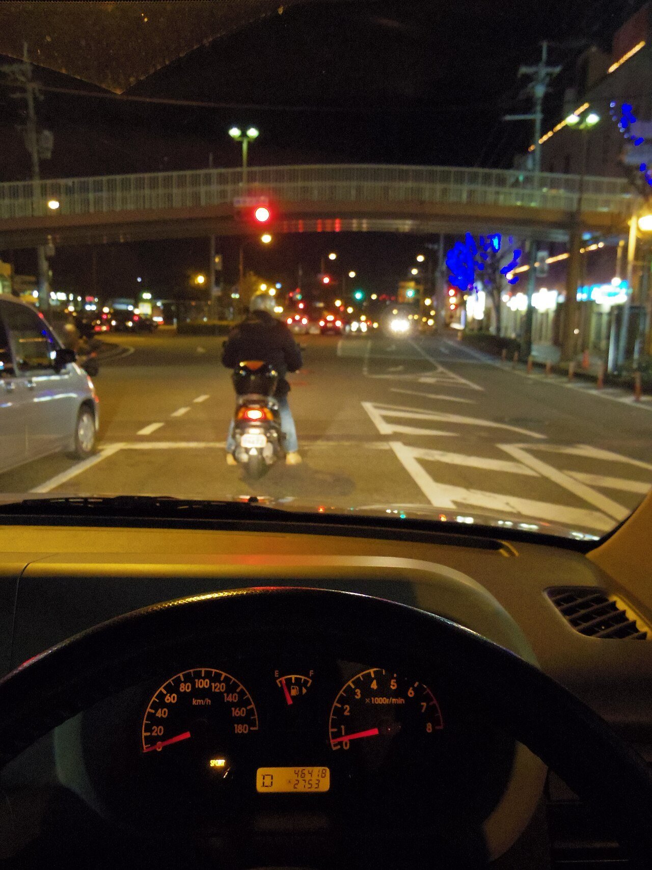 夜の道路（イメージ）