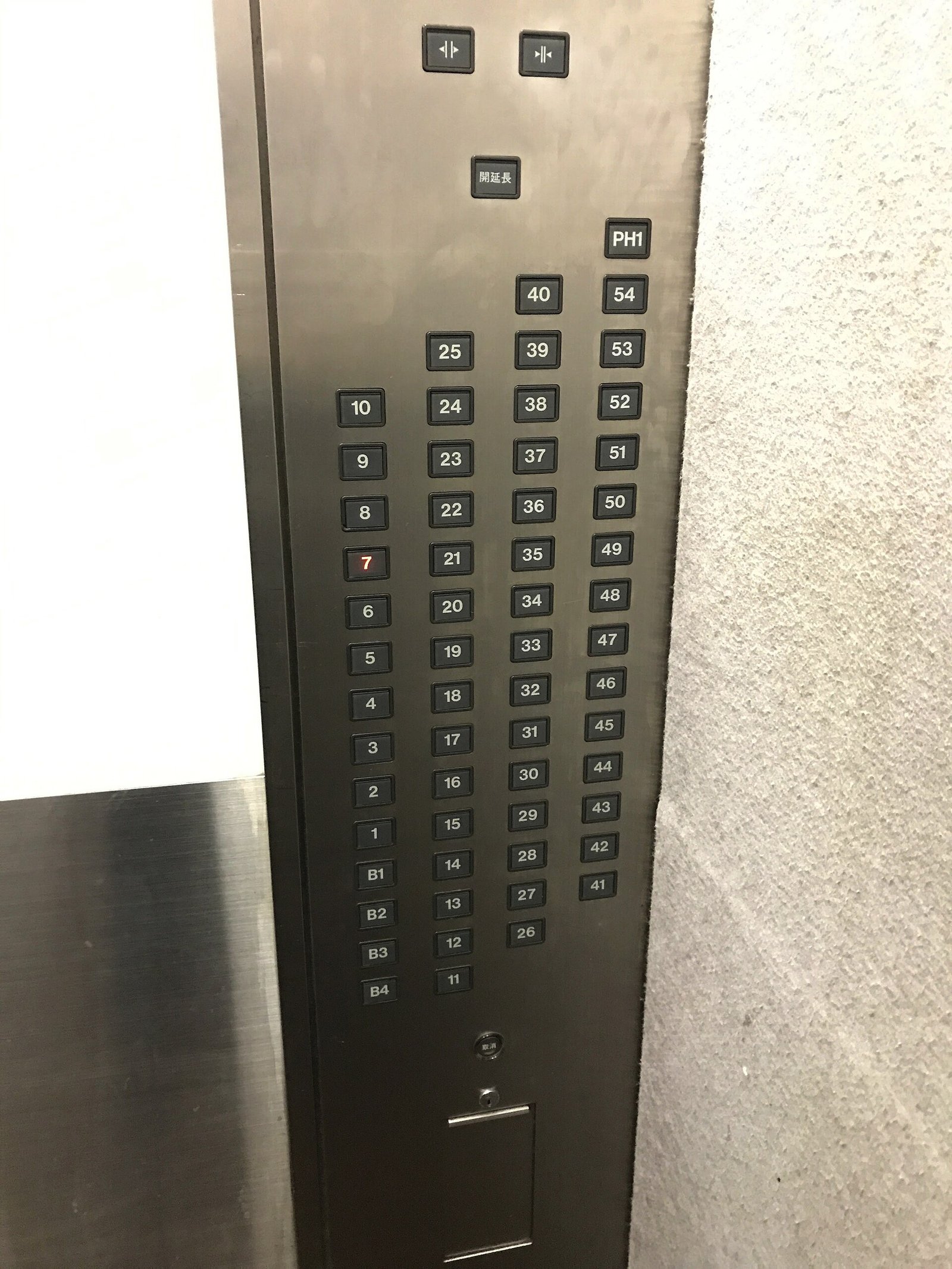 エレベーターのボタンパネル
