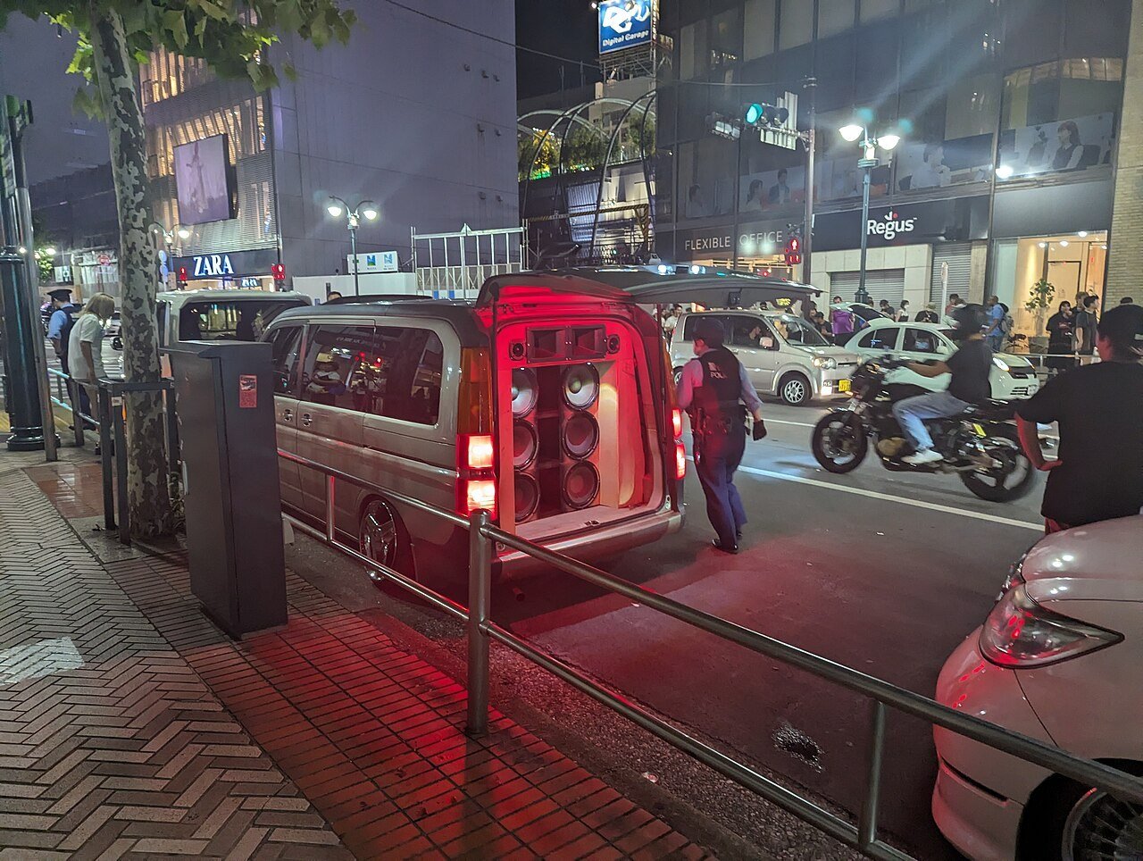 夜間のパトカー（イメージ）