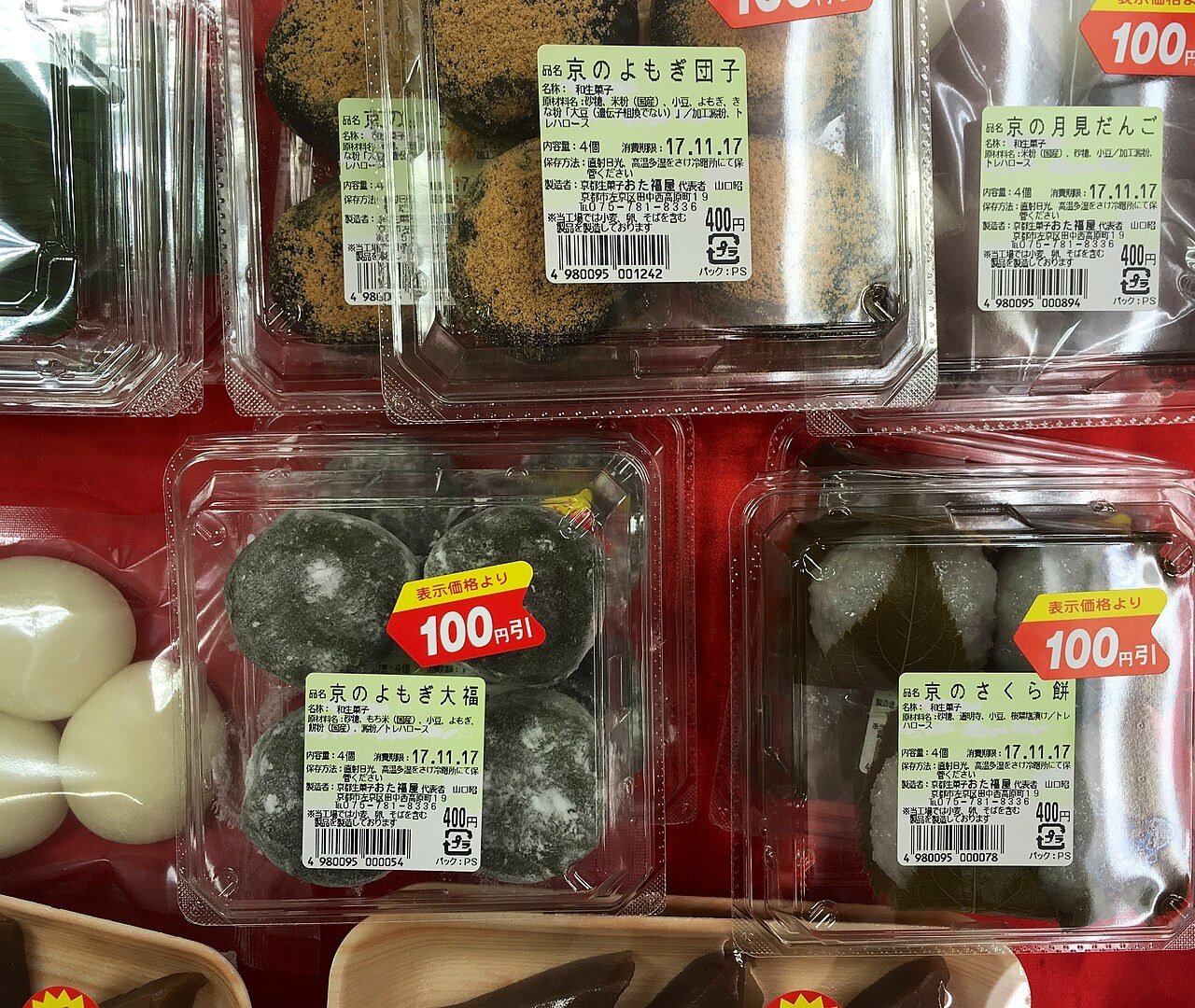 スーパーに並ぶ刺身・寿司のパック(イメージ)
