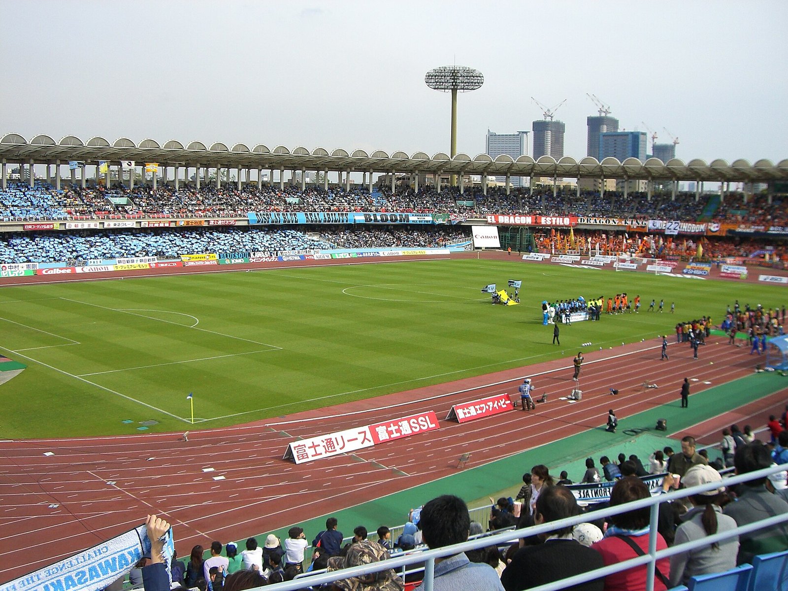 川崎フロンターレの本拠地・等々力陸上競技場(資料写真)