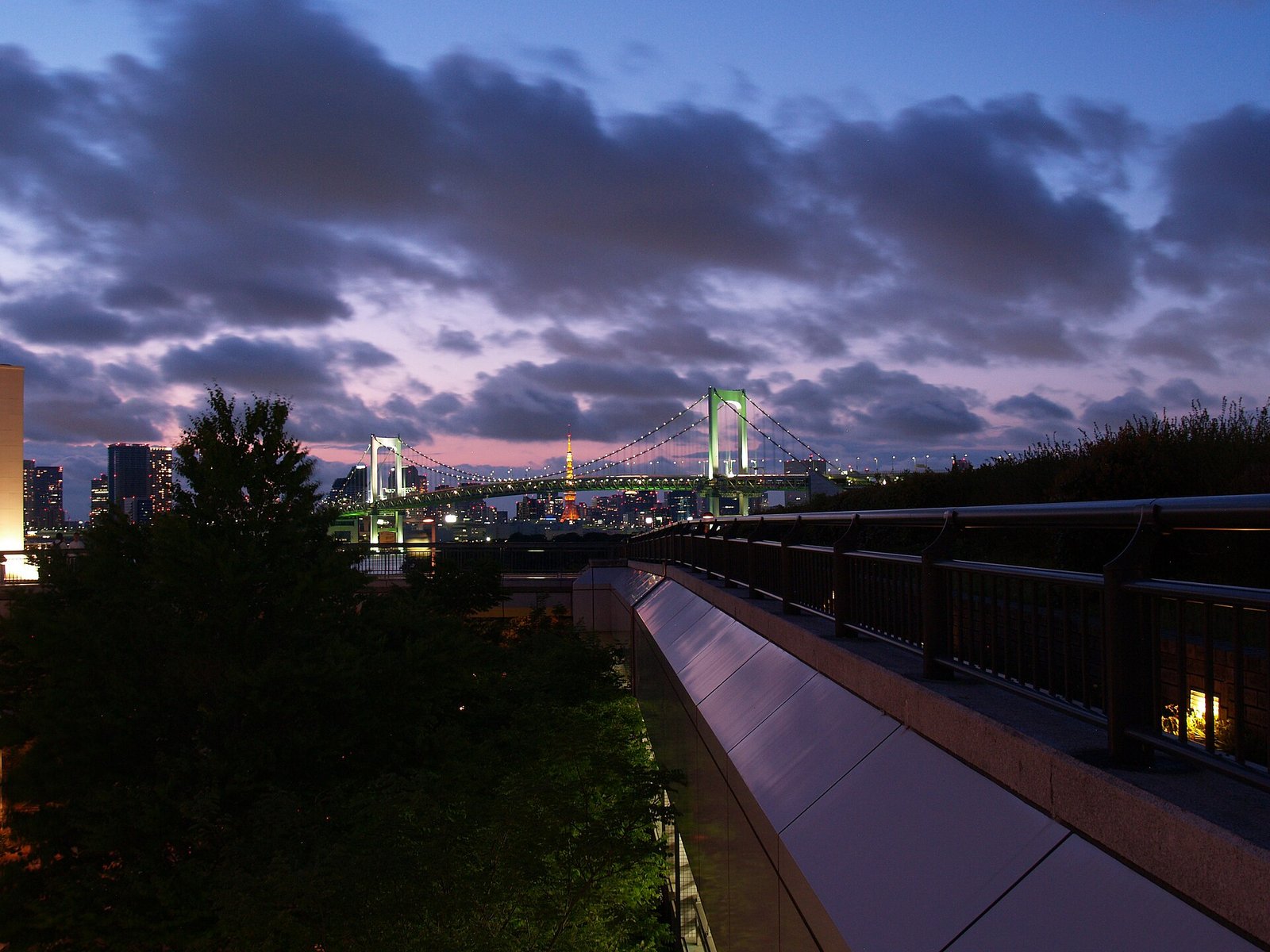 夕暮れのレインボーブリッジ(資料写真)